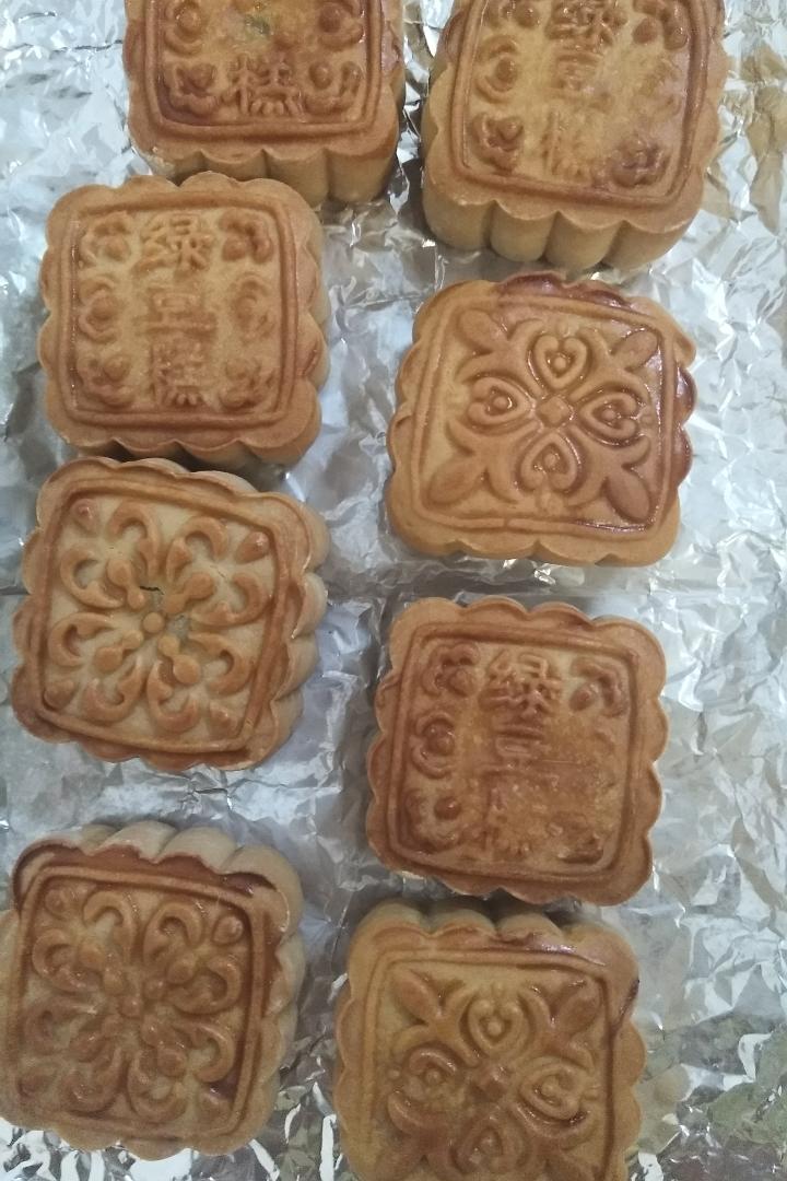 广式月饼—蛋黄莲蓉月饼
