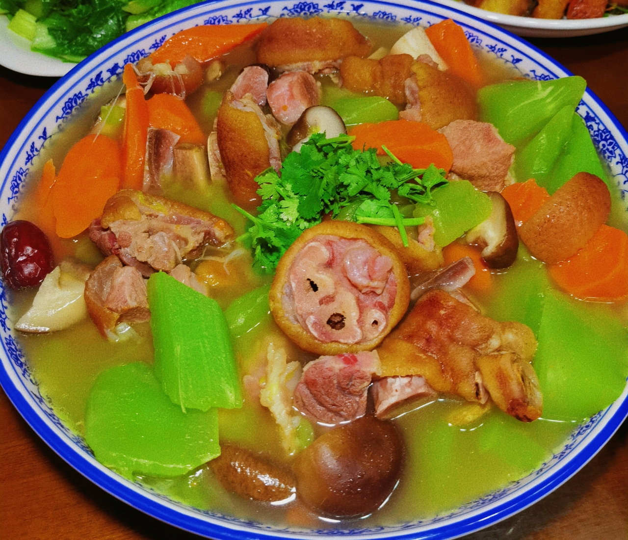 腊猪蹄莴笋汤