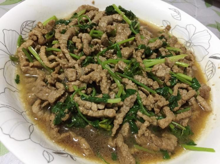 香菜炒牛肉（附菜根香做法）