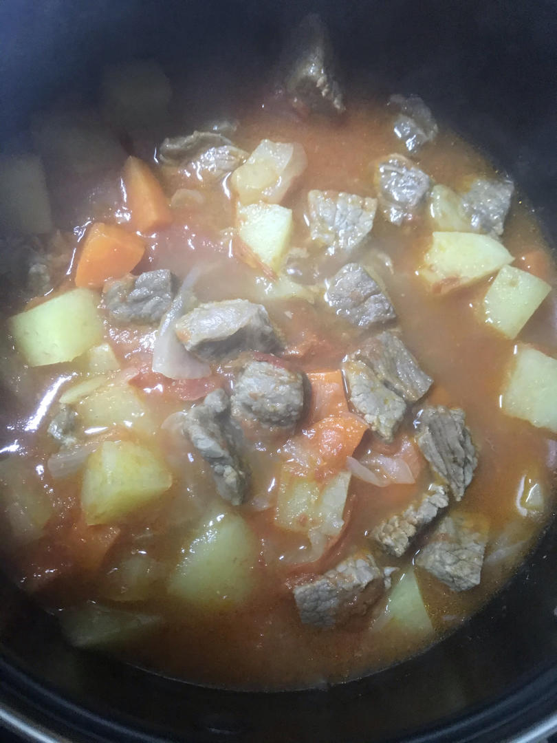 不加一滴水超美味的番茄土豆炖牛肉（懒人菜）