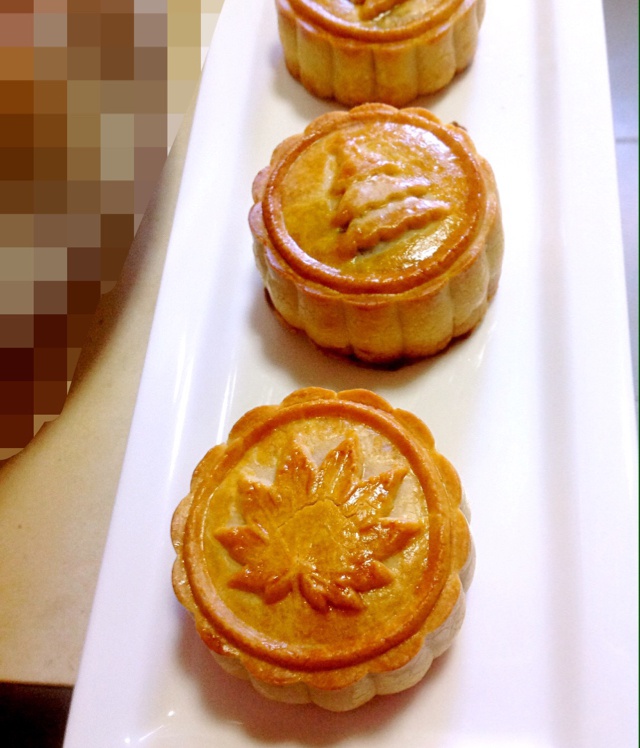 广式月饼—蛋黄莲蓉月饼