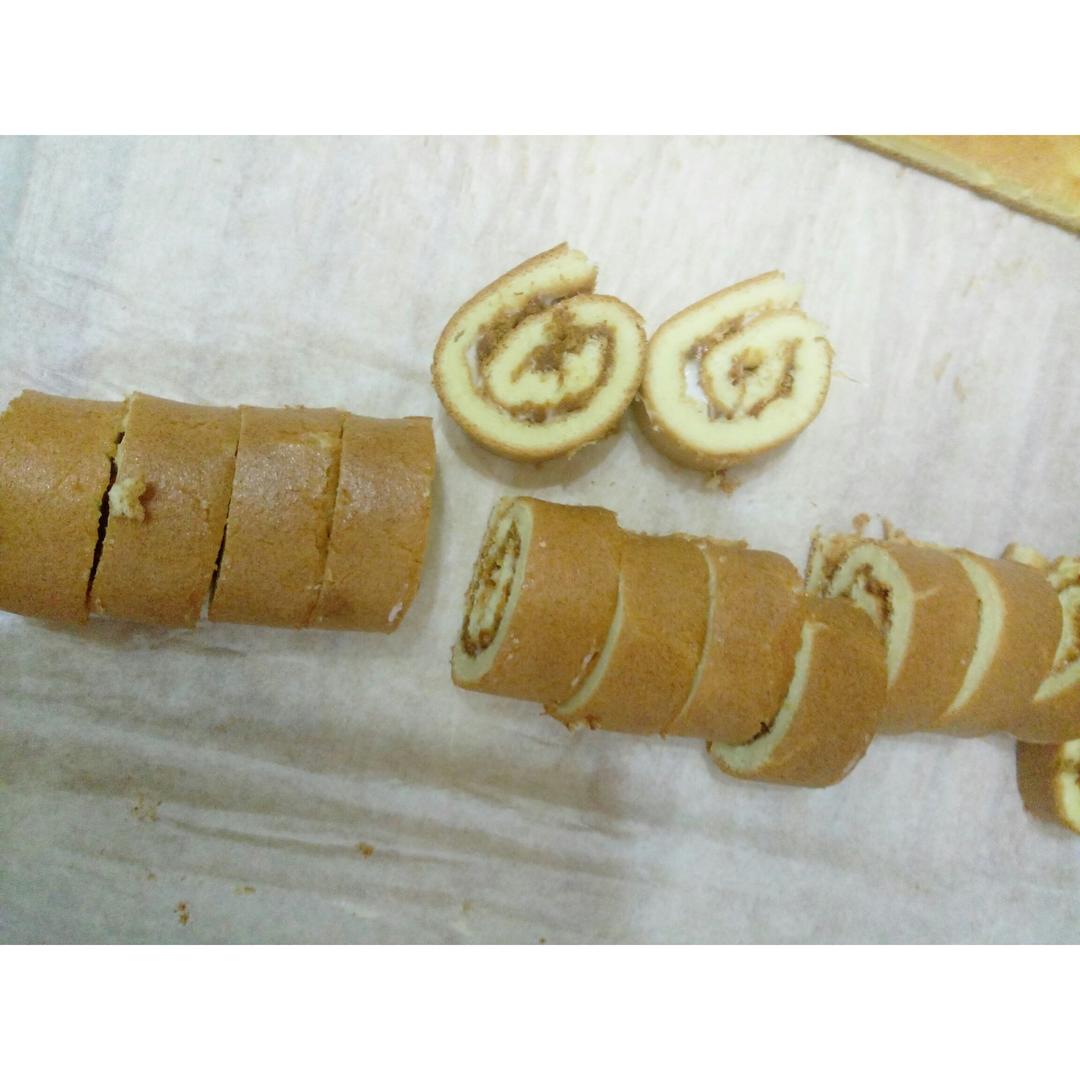 肉松戚风蛋糕卷