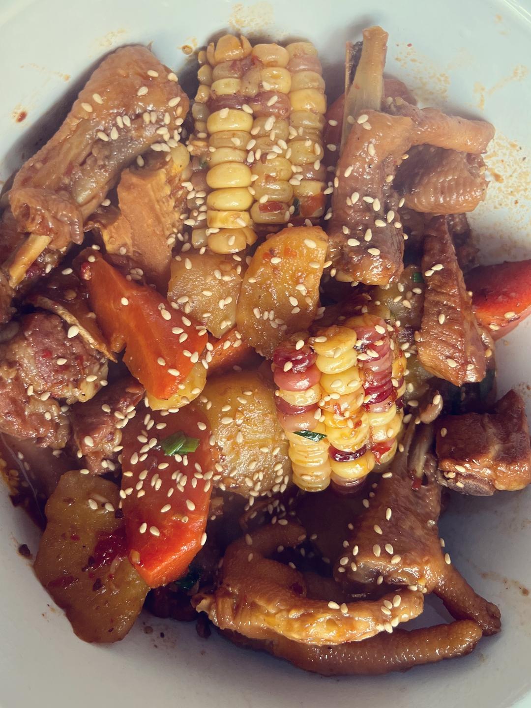 秘制鸡爪排骨煲的做法