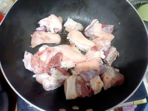 超简单暖冬汤-豆腐菜心炖猪脚的做法 步骤4