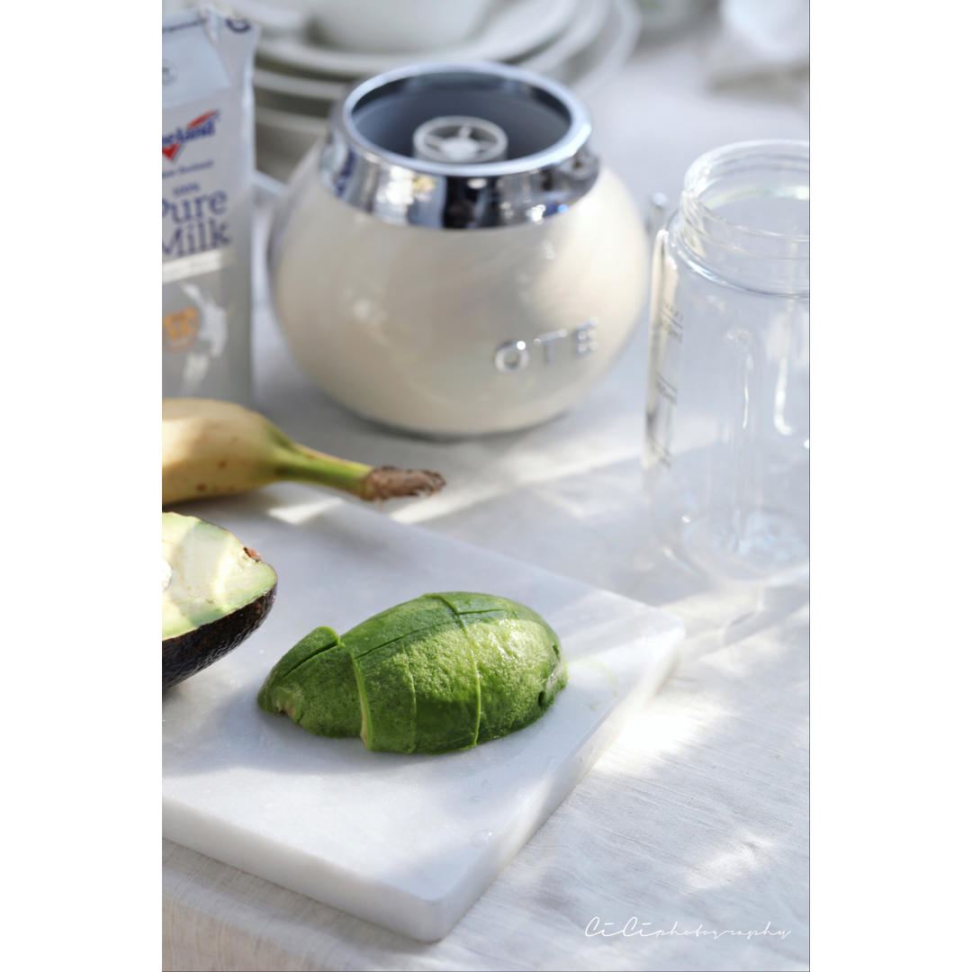 【香蕉牛油果奶昔】