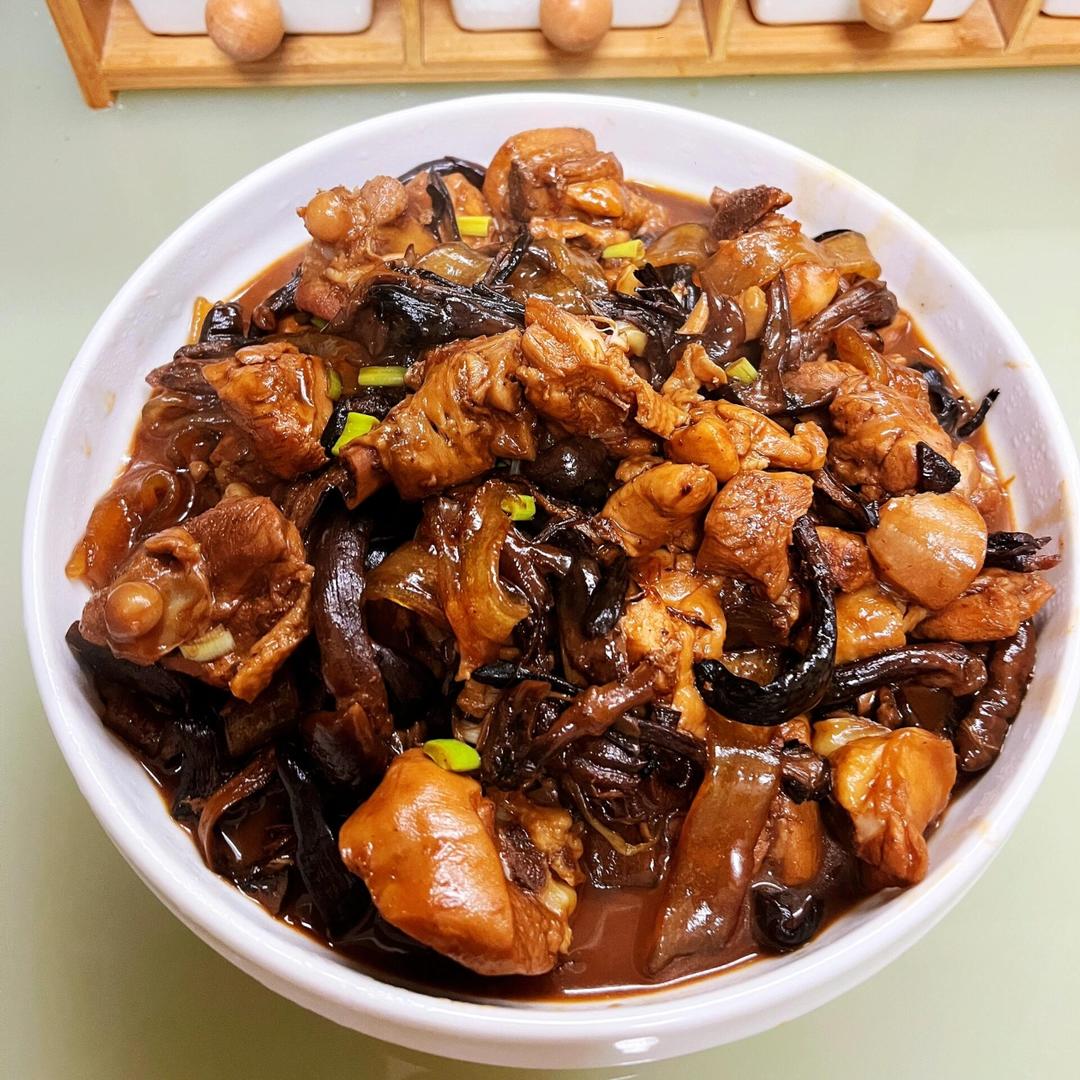 东北名菜小鸡炖蘑菇