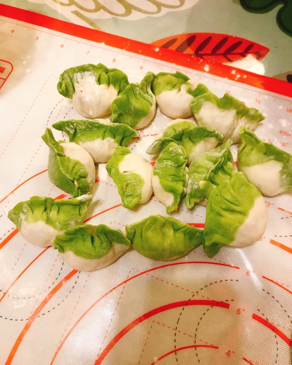 翡翠白玉白菜饺子详细版（附翡翠白玉白菜饺子包法，翡翠白玉饺子皮两种制法，面包机和面，翡翠白玉烧卖，各种馅料搭配）