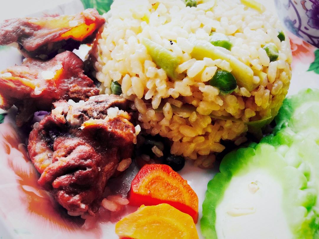 排骨芸豆焖米饭的做法