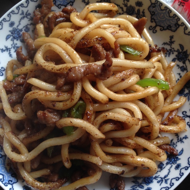 黑椒牛柳炒乌冬面