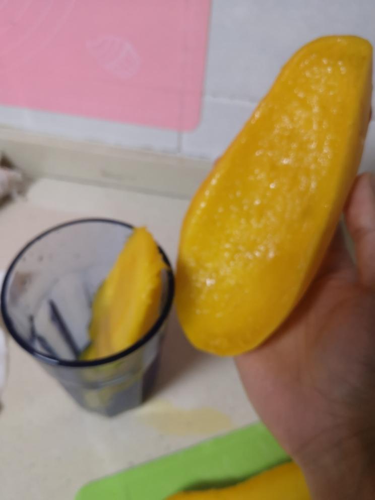 快速剥芒果皮的做法