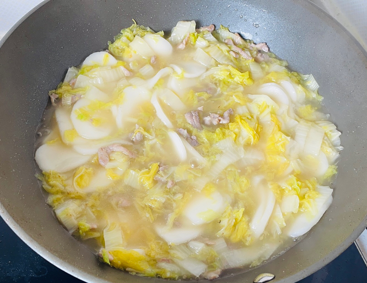 黄芽菜肉丝汤年糕的做法