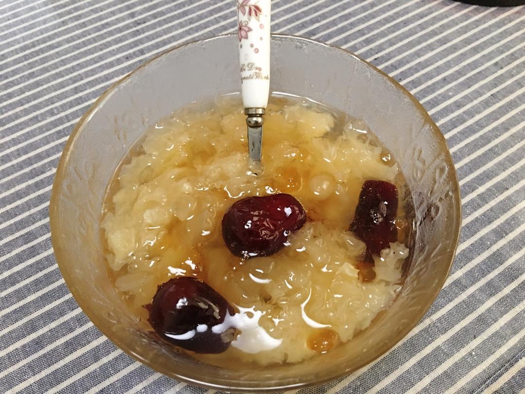 这一碗，只长颜值不长膘！（银耳桃胶皂角米）