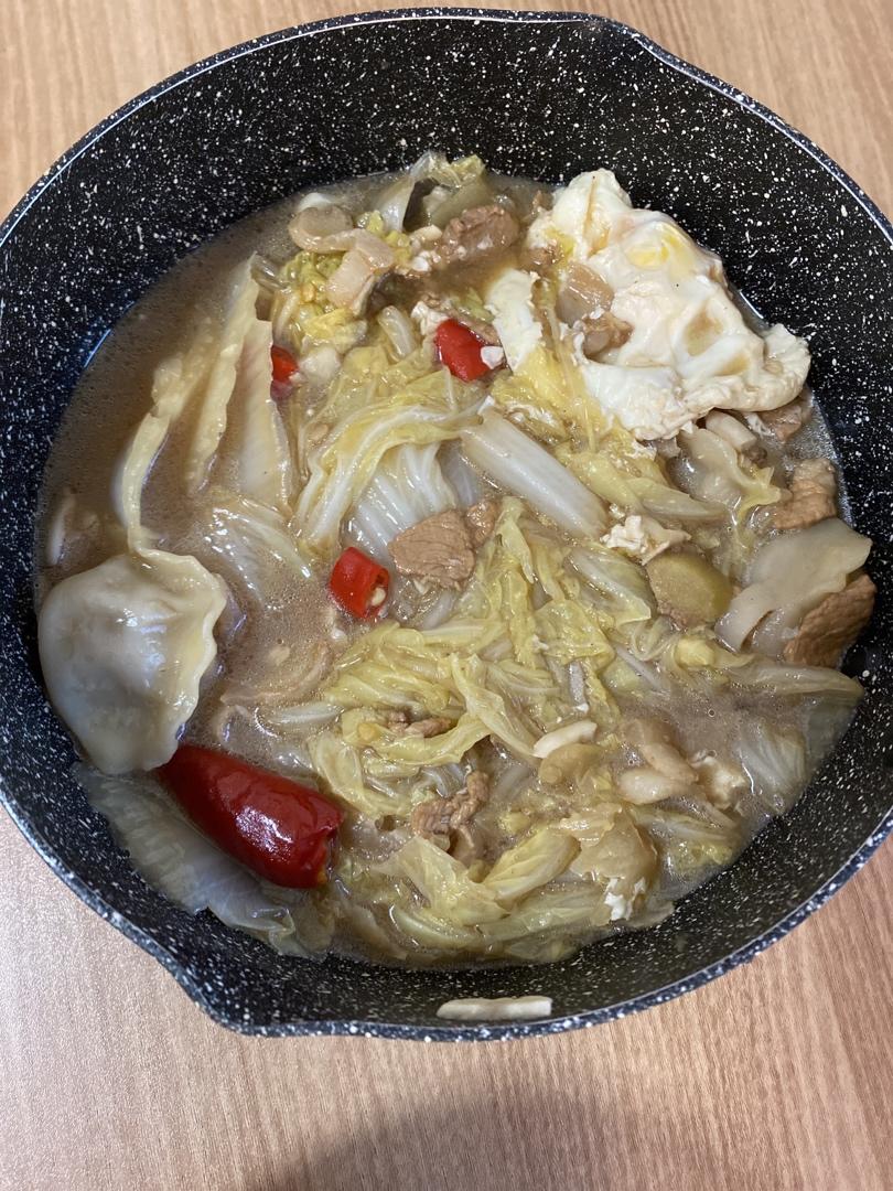 很香的白菜炖五花肉