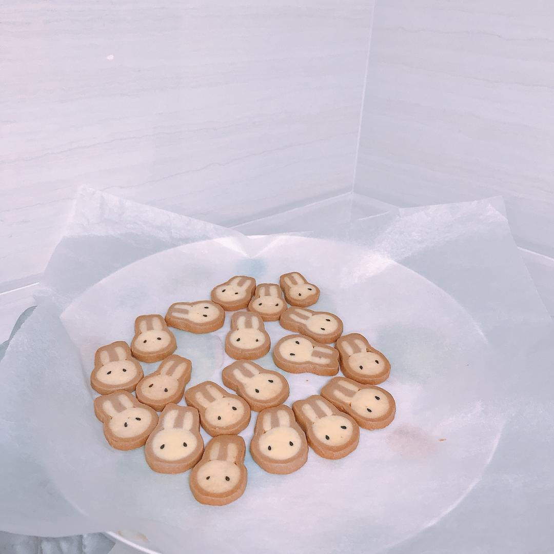 小心女怪兽做的小兔子饼干