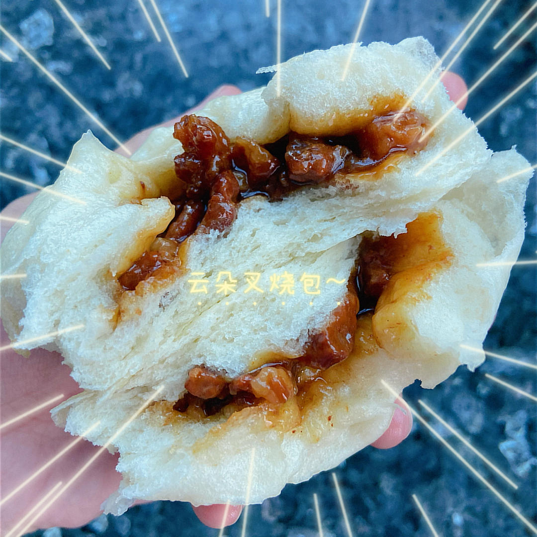 云朵般松软爆浆蜜汁叉烧包