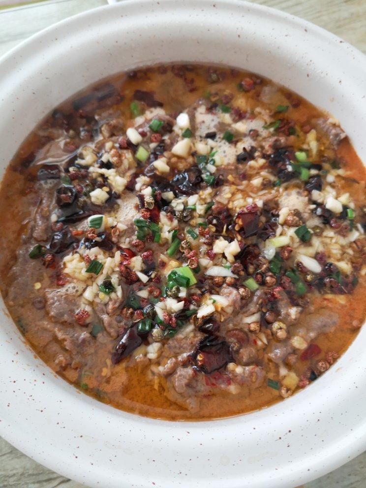 厨师长教你：“水煮肉片”的正宗做法，这味道真的很四川