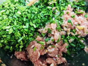 韭菜猪肉馅饺子的做法 步骤3