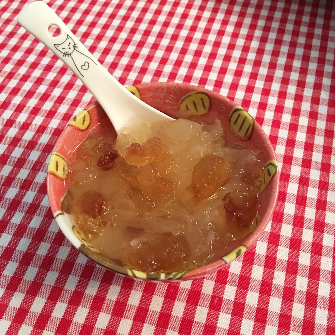皂角米桃胶炖银耳糖水