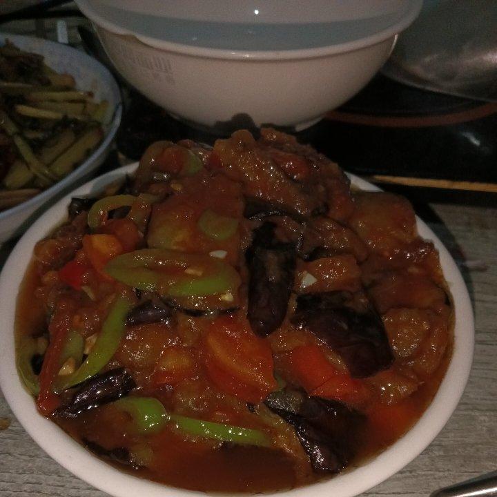 红烧茄子（佐西红柿尖椒）