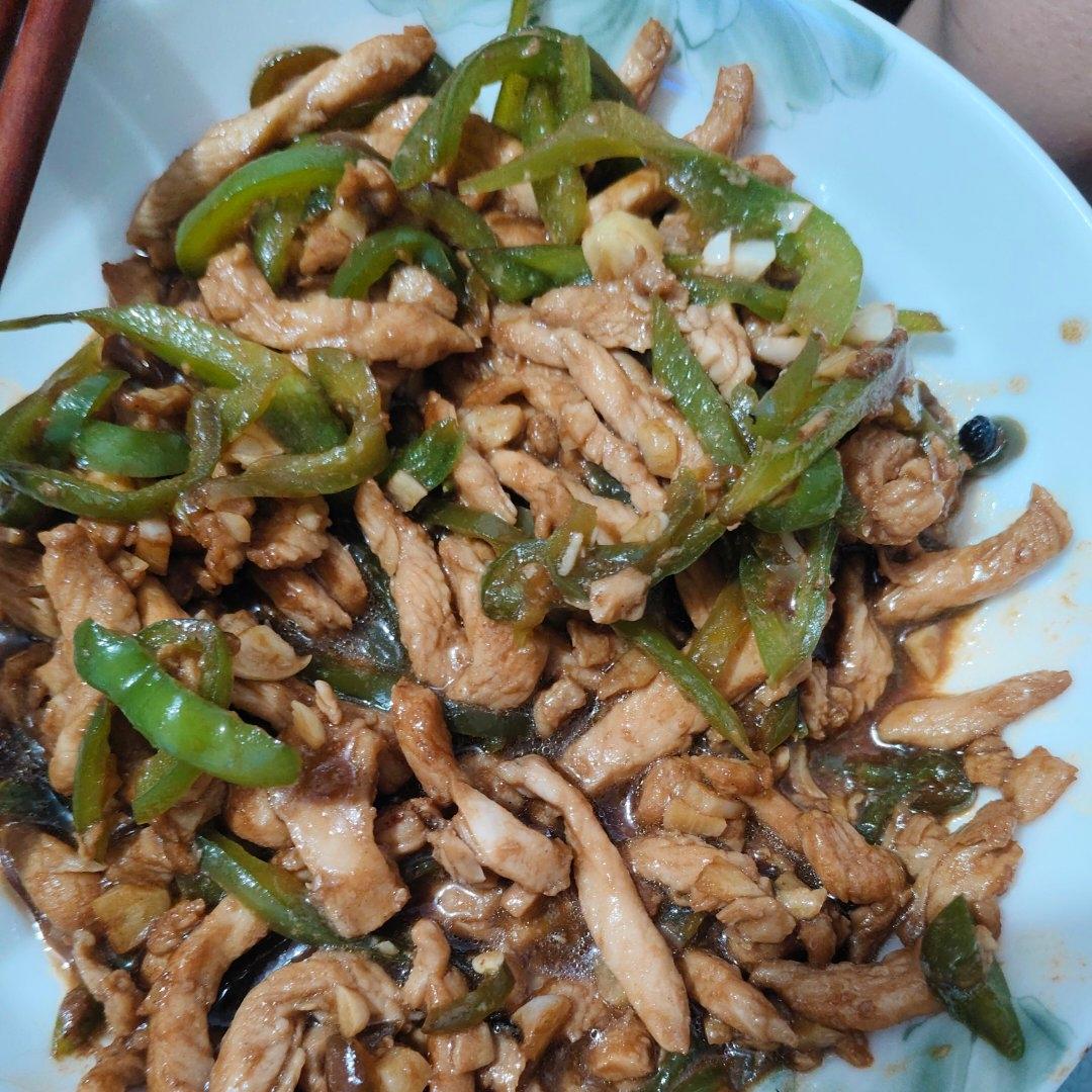 巨好吃的青椒炒鸡胸肉丝，超下饭