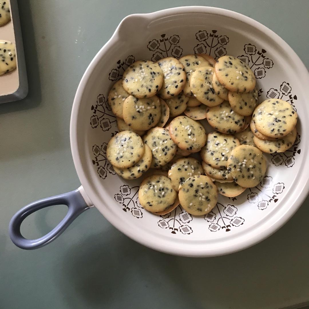 小时候的味道 — 芝麻鸡蛋薄脆饼干