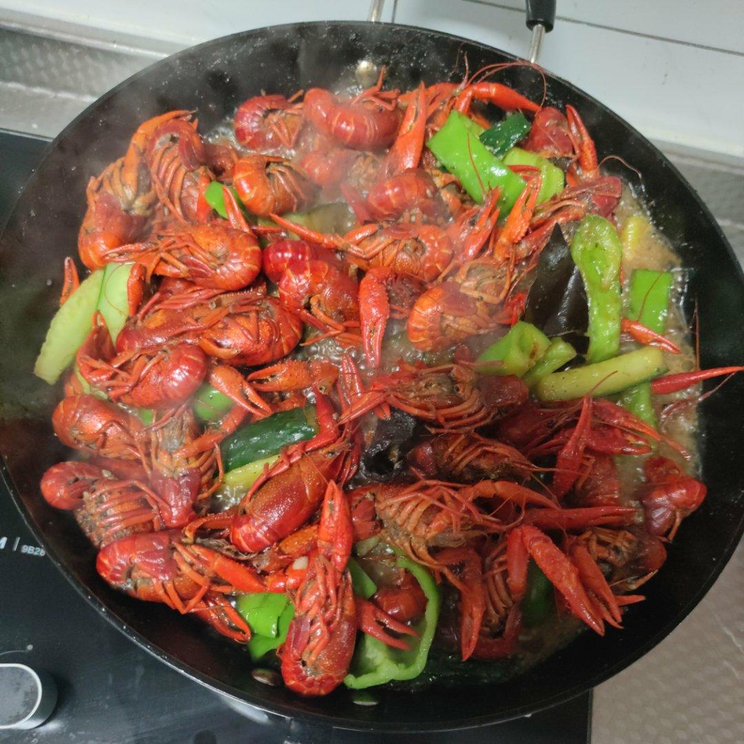不放火锅底料的麻辣十三香小龙虾（附洗虾去虾线剥虾视频）