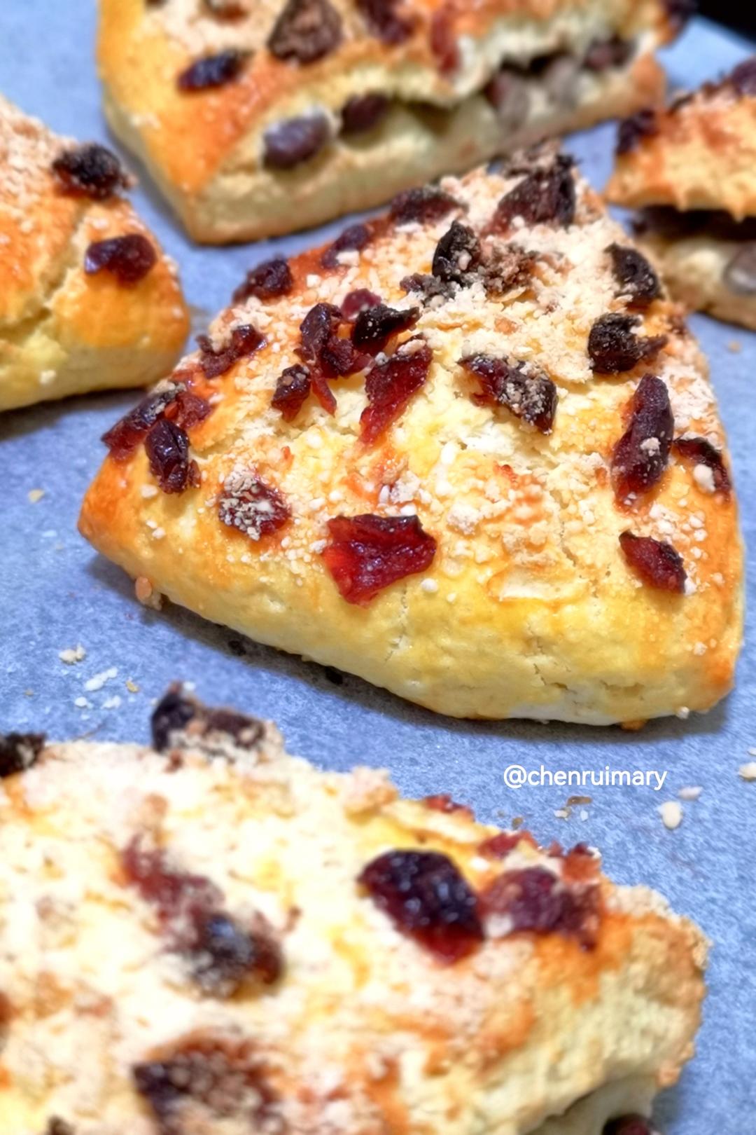 满屋飘香，口口都是满足——酥松香甜的蔓越莓蜜豆司康