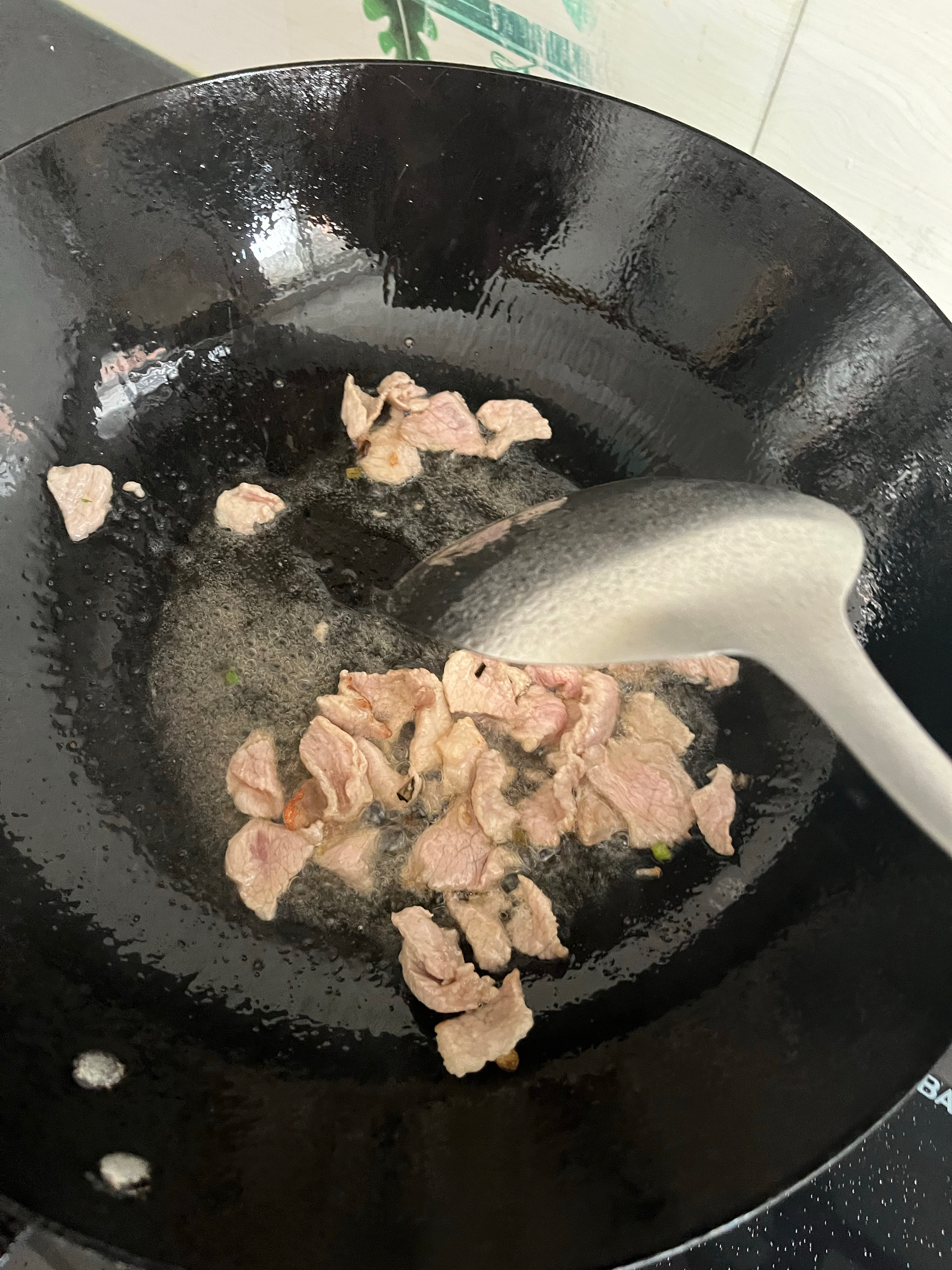 蘑菇炒肉片的做法 步骤3