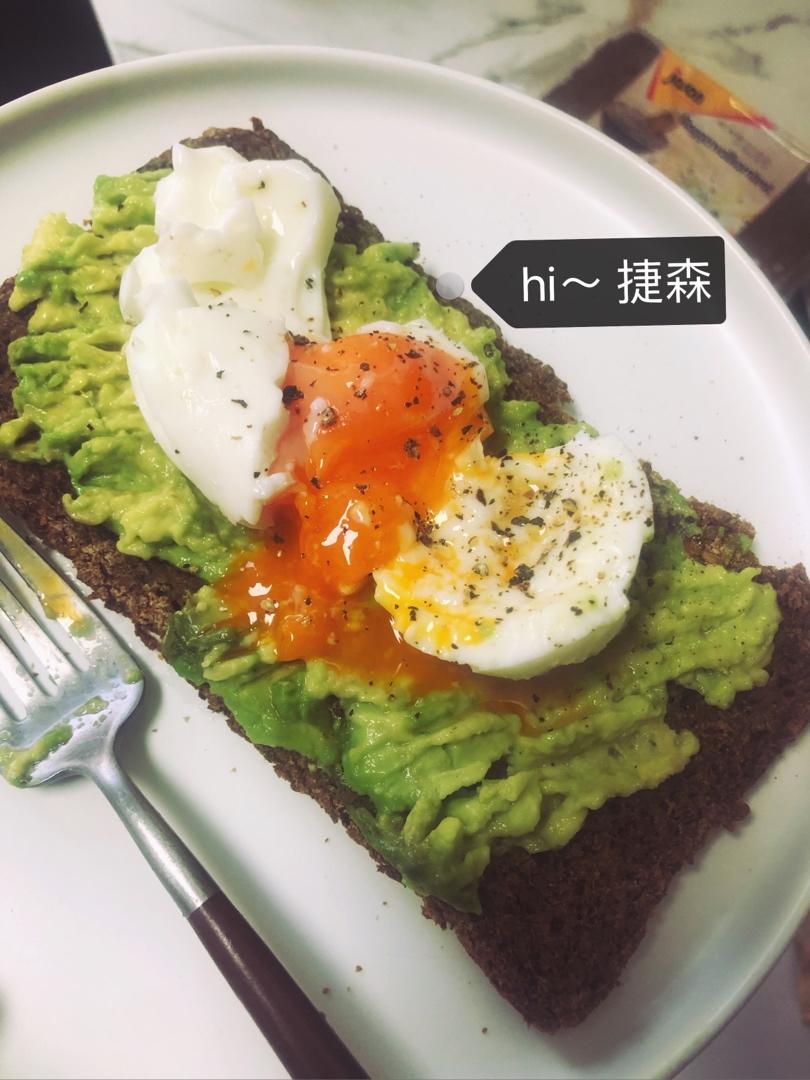 捷森黑麦面包变身香脆黑麦脆饼搭配清爽牛油果蘸酱（减肥期小零食）