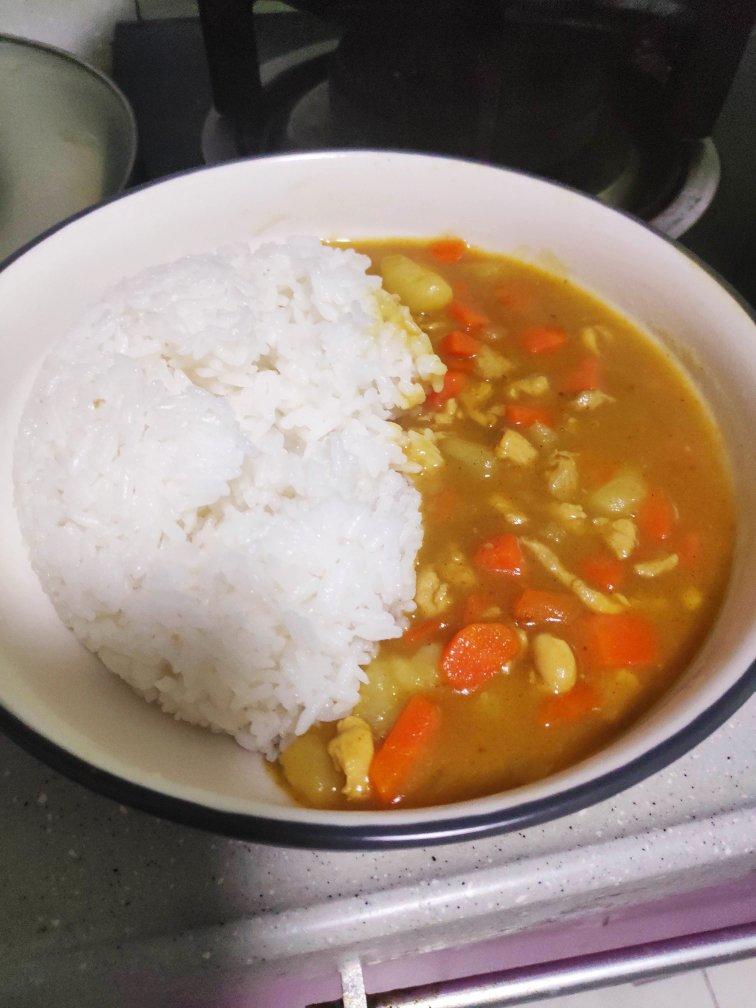 简单好吃的咖喱鸡肉饭（土豆很糯，鸡肉很嫩，三十分钟左右完成）