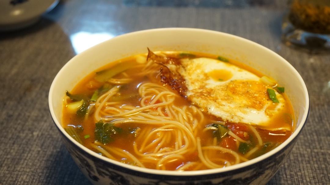 超美味浓郁汤汁番茄煎蛋面