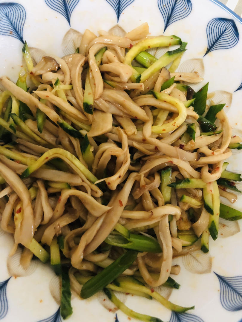 惊艳又开胃：凉拌手撕杏鲍菇（鸡腿菇）