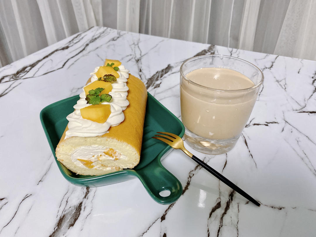 胖乎乎奶油芒果卷/不开裂不掉皮全过程详细图解烘焙视频/蛋糕篇6：「厚卷」