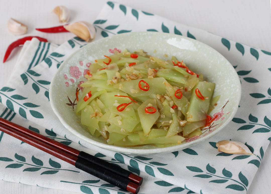 清炒莴笋的做法