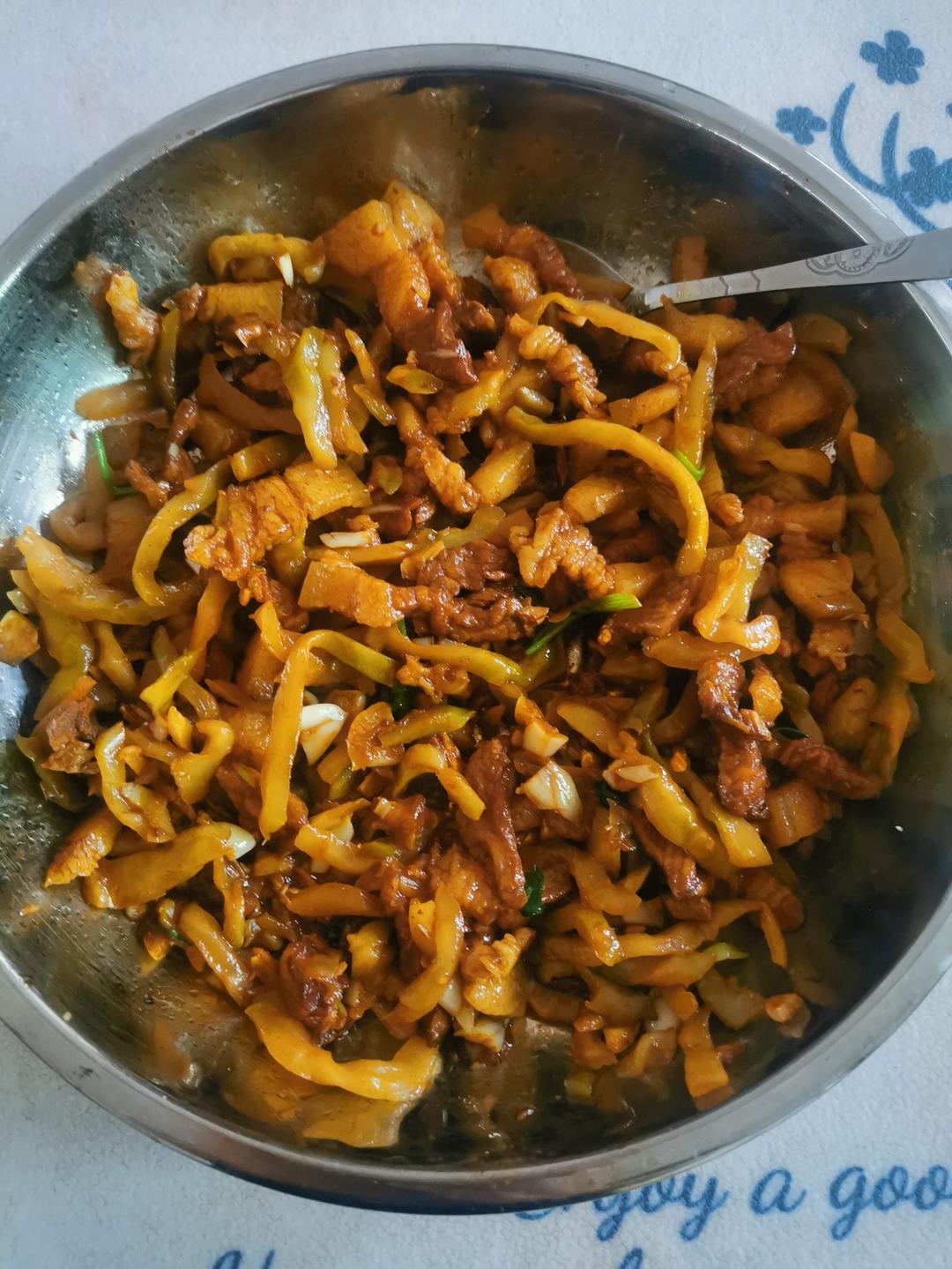 下饭神菜——榨菜炒肉丝！夹馒头yyds