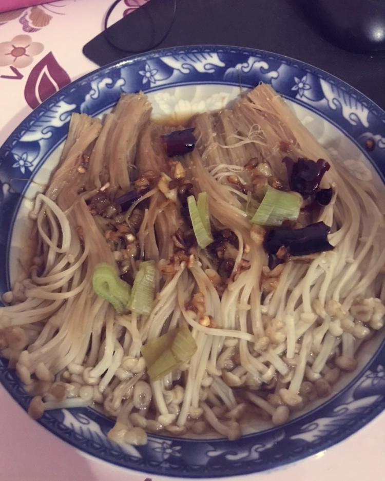 一口上瘾的蒜蓉金针菇