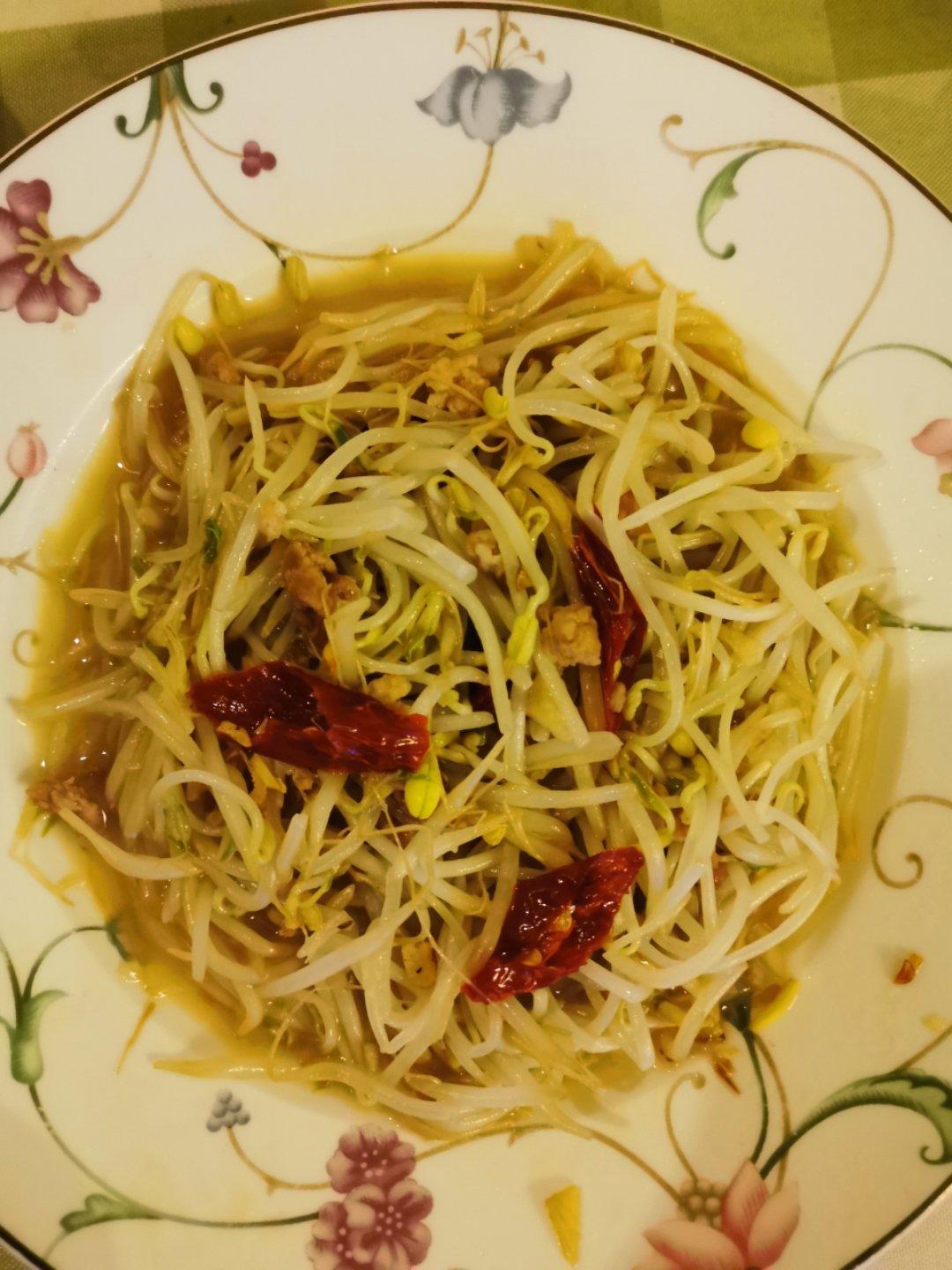 厨师长教你：“炝炒绿豆芽”的家常做法，味道非常赞