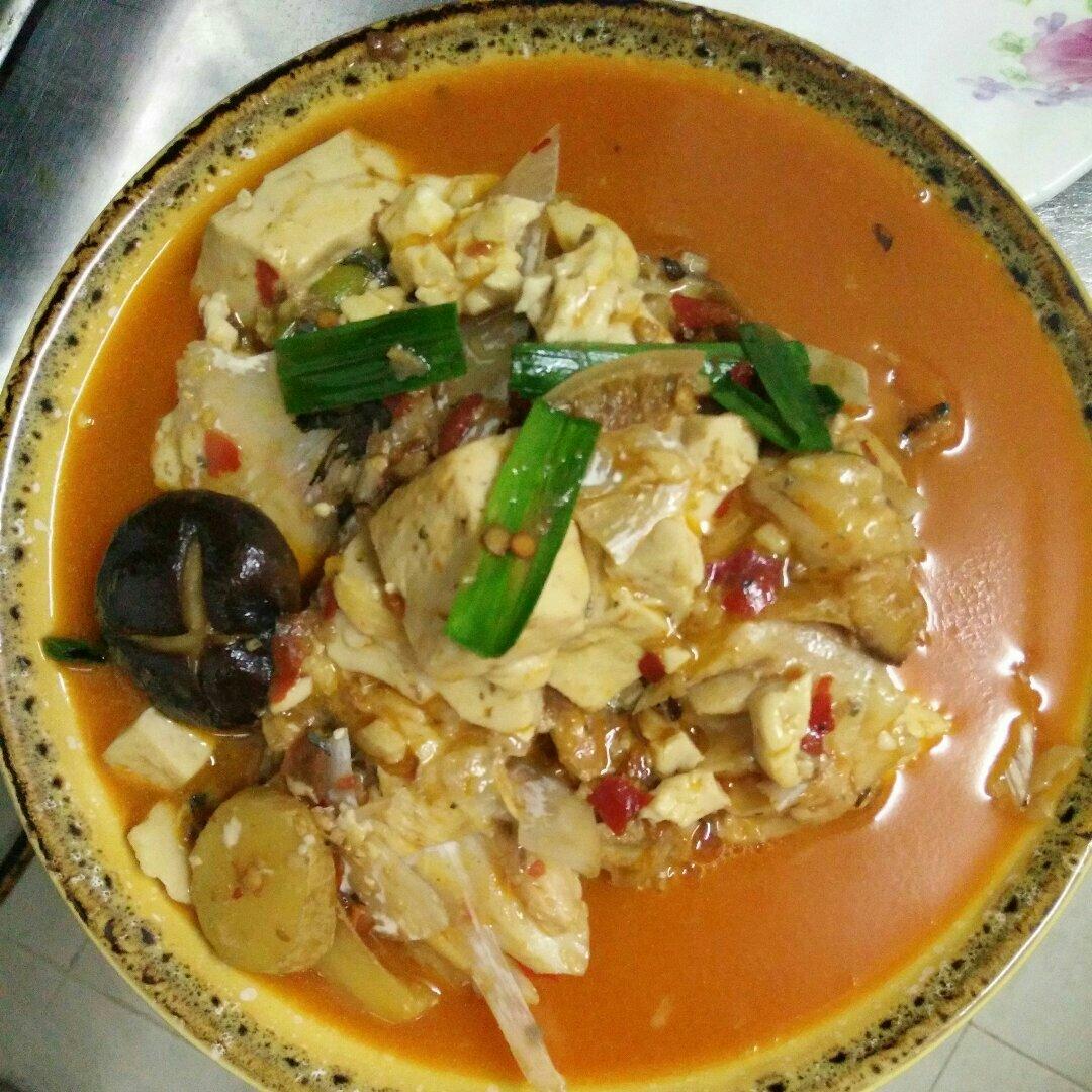 鱼头炖豆腐（红烧版）