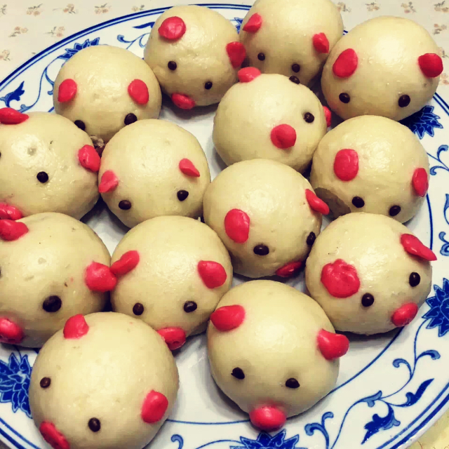 可爱的小猪豆沙包
