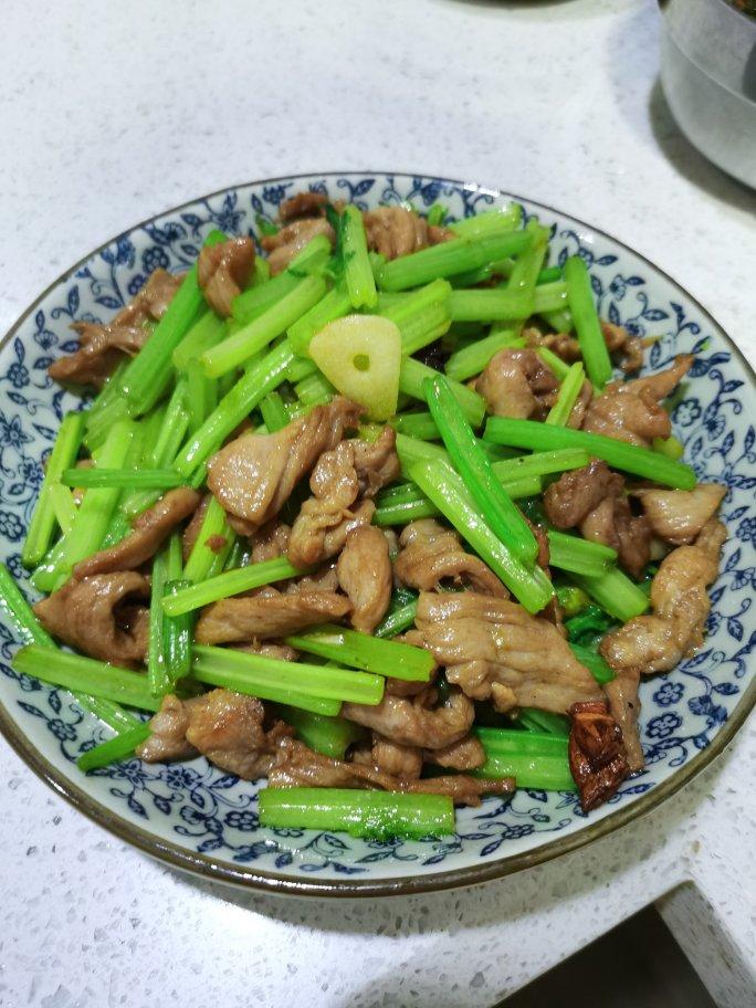 香芹炒肉家常下饭菜！