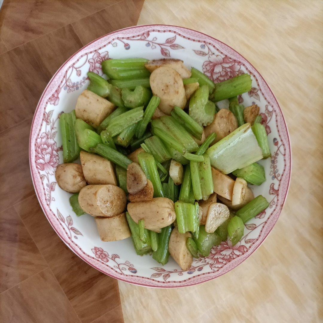 芹菜炒火腿肠