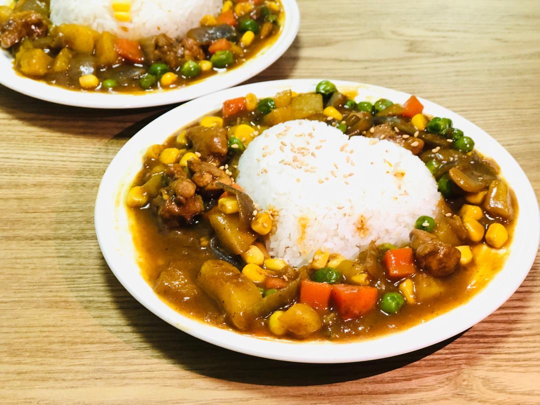 人见人爱花见花开🐤         三只小鸡日式咖喱饭