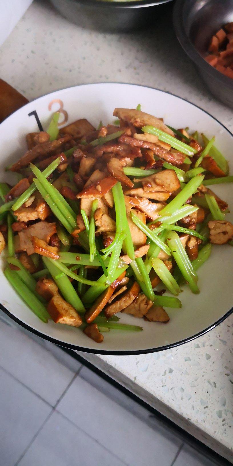 芹菜炒香干