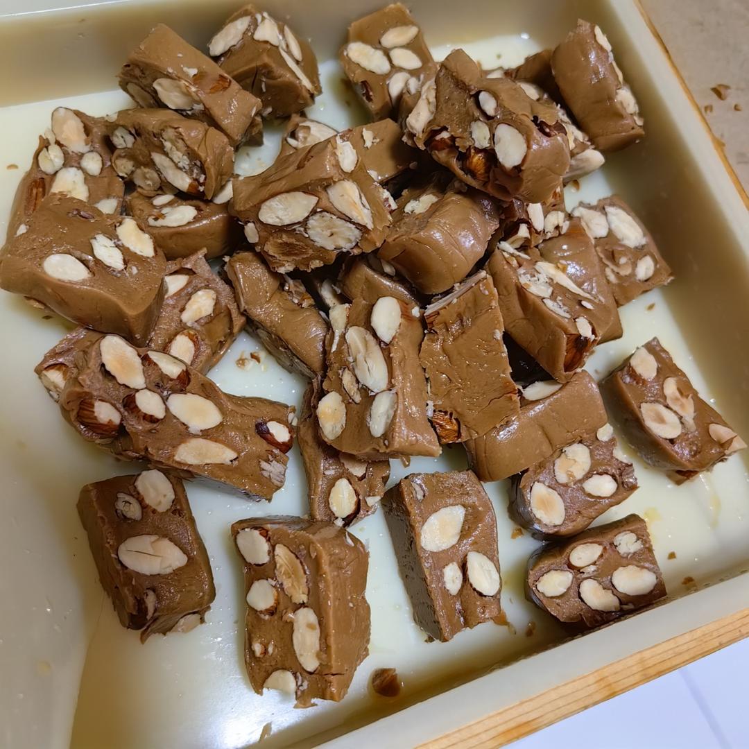 《Tinrry+》焦糖杏仁太妃糖