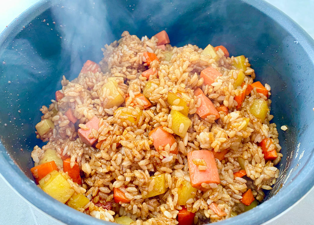 邻居抢着来我家吃土豆香肠炒饭，原来这么香！