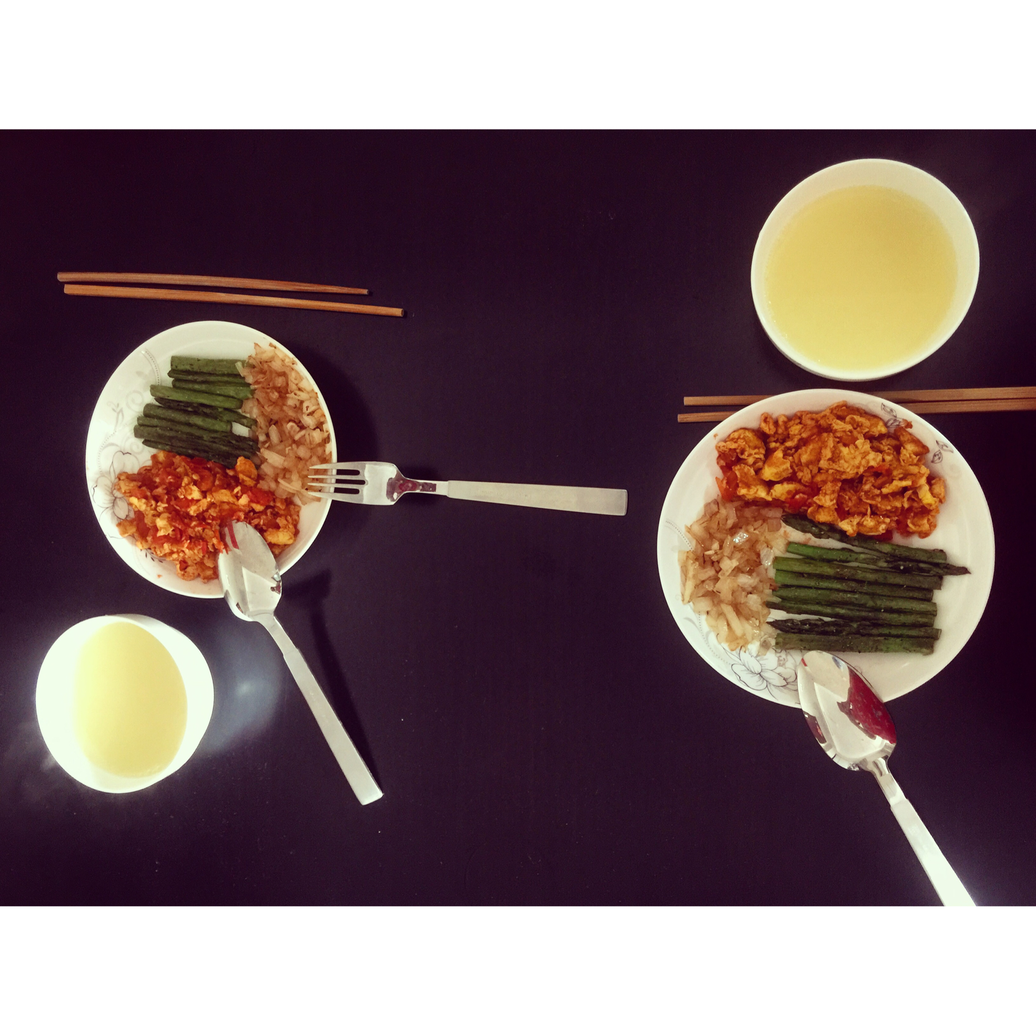 艾西是一个喜欢吃零食的小姑凉。