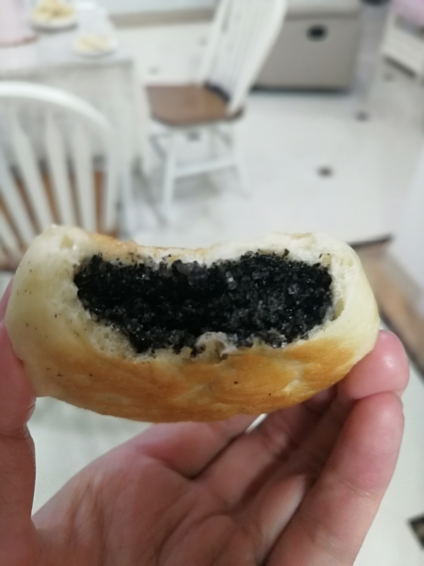 宣软蓬松的黑芝麻发面糖饼，附简单不用搅拌机的芝麻粉做法