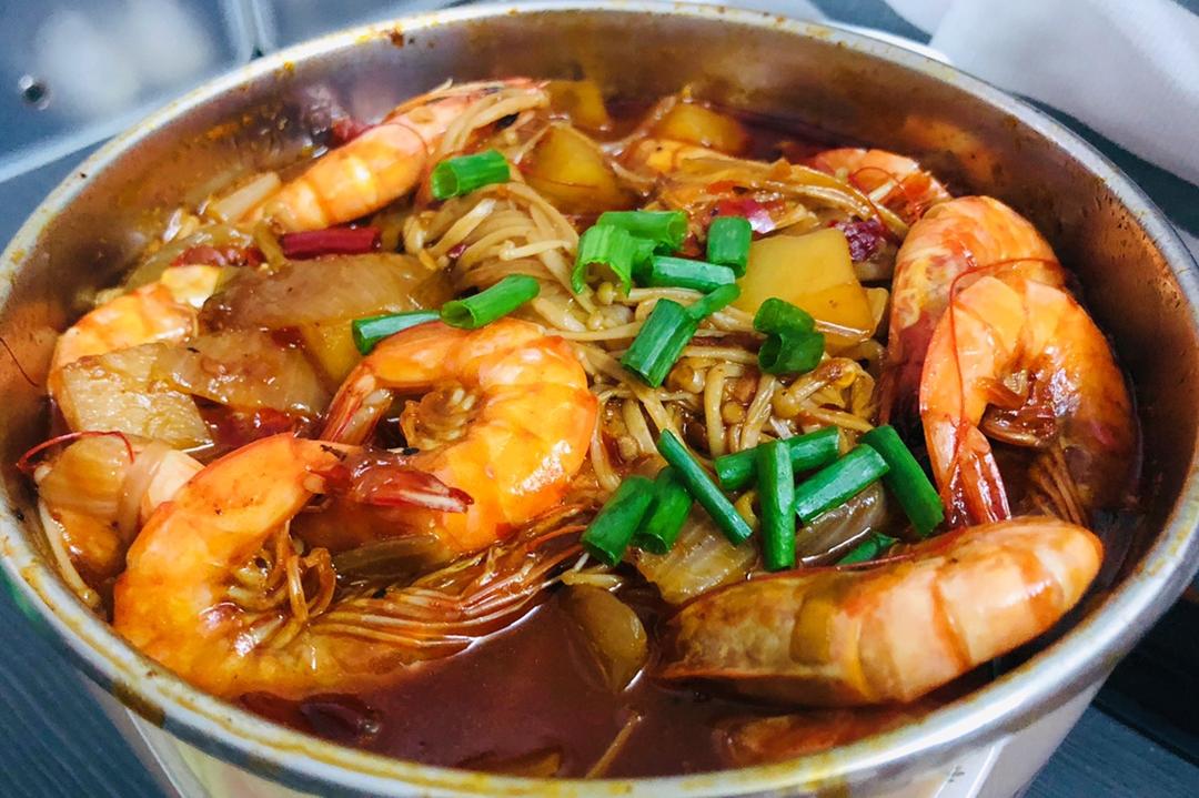 超级软糯入味的香辣明虾鸡爪煲的做法