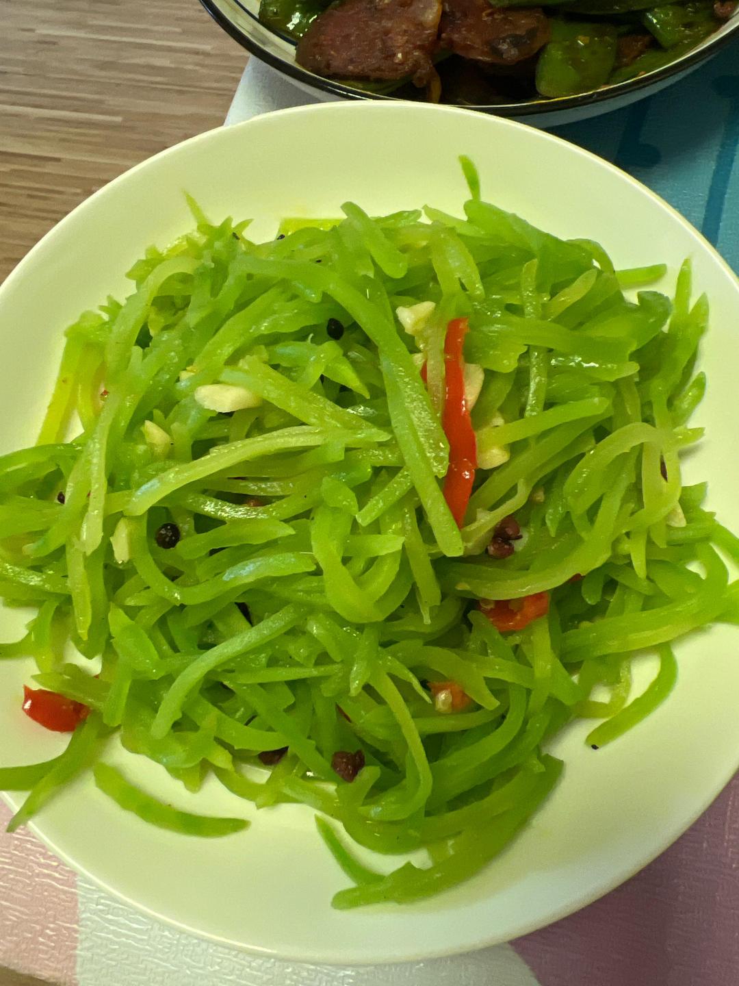 10分钟搞定的快手凉拌菜，清脆爽口的凉拌莴笋丝