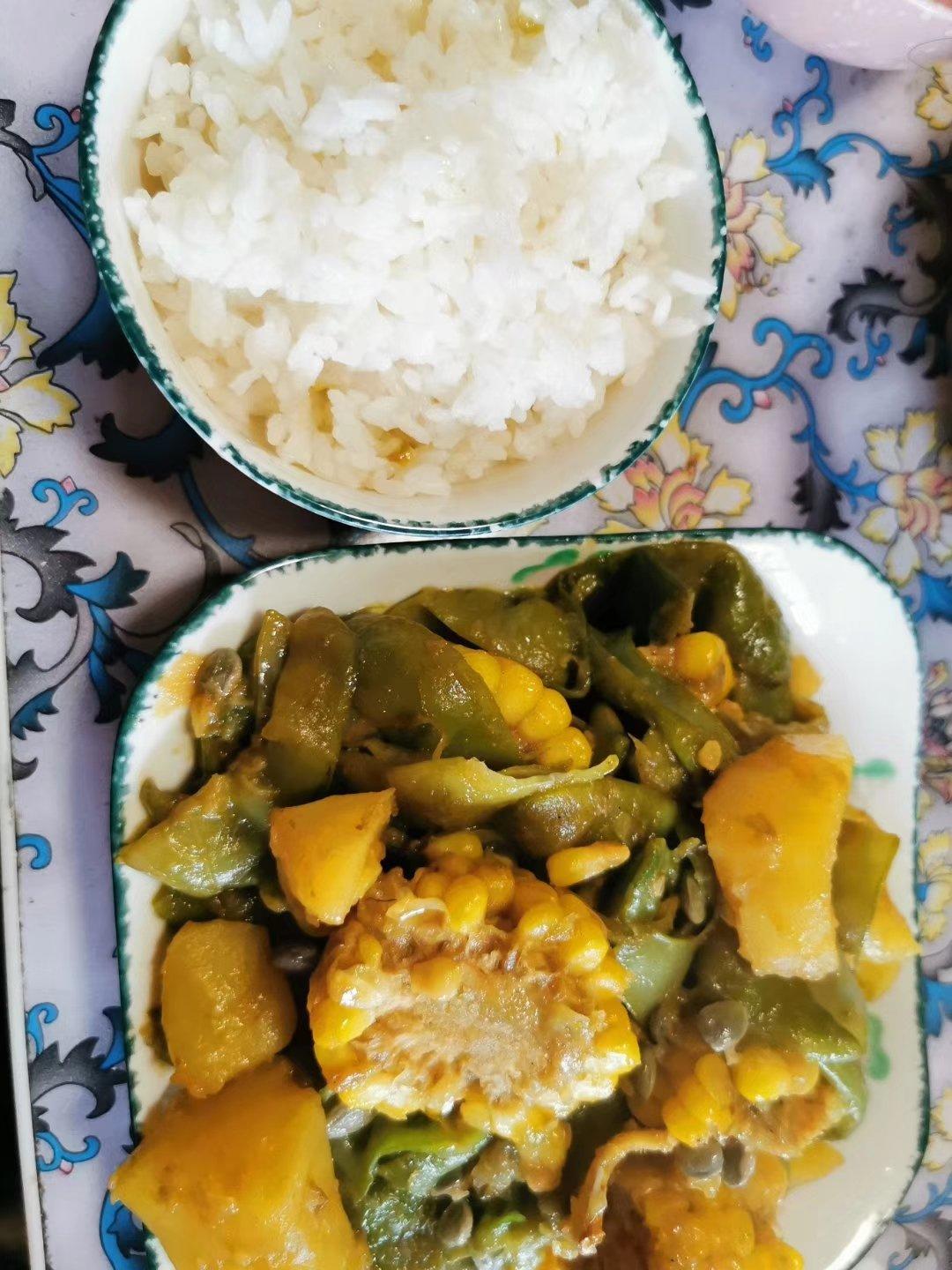 家常土豆炖豆角
